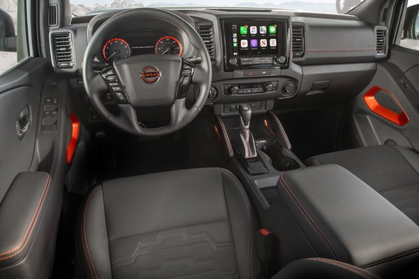 2022 Nissan Frontier Crew Cab Interior