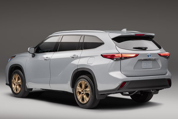 2022 Toyota Highlander Bronze Edition