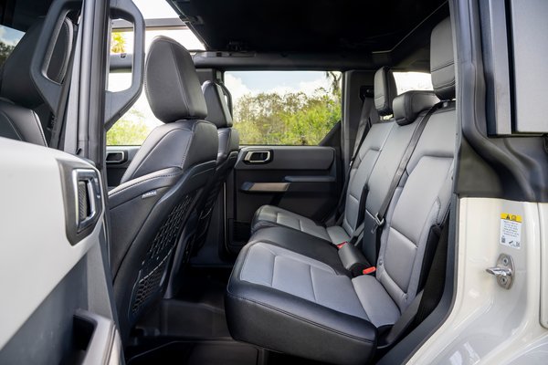 2022 Ford Bronco Everglades edition Interior