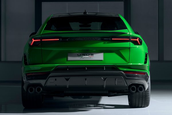 2023 Lamborghini Urus Performante