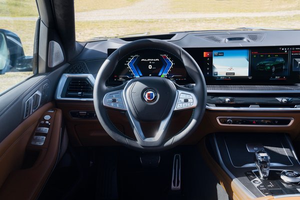 2023 BMW Alpina XB7 Instrumentation