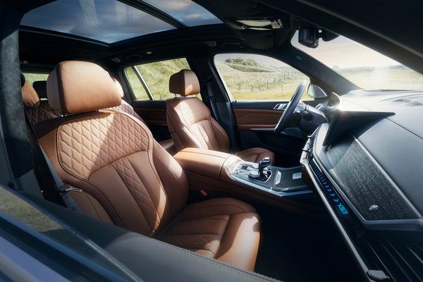 2023 BMW Alpina XB7 Interior