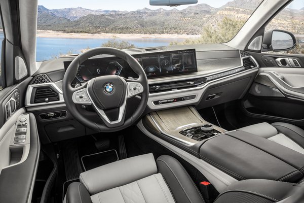 2023 BMW X7 xDrive40i Interior