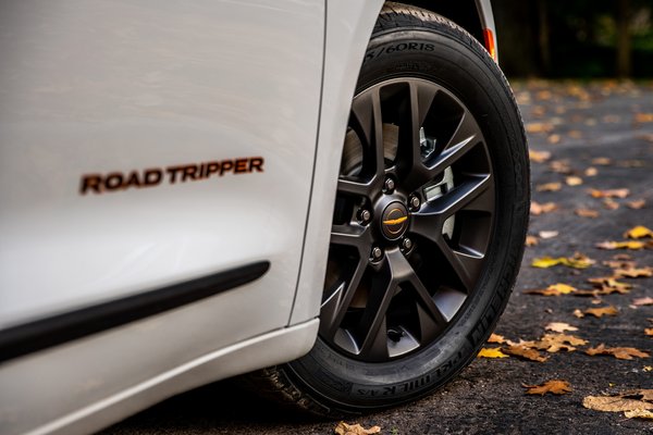 2023 Chrysler Pacifica Road Tripper package wheels