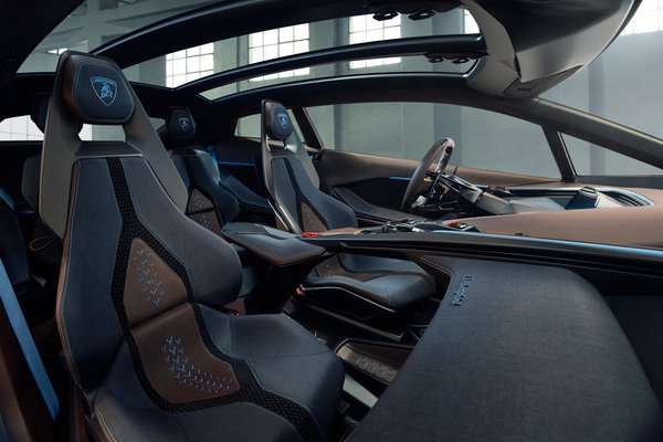 2023 Lamborghini Lanzador Interior