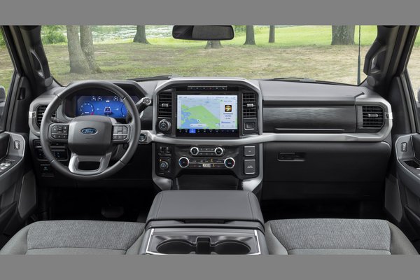 2024 Ford F-150 XLT Crew Cab Interior