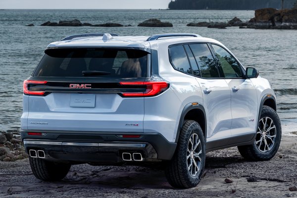 2024 GMC Acadia AT4