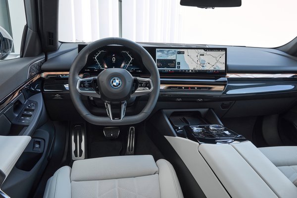 2024 BMW 5-Series sedan i5 eDrive40 Interior
