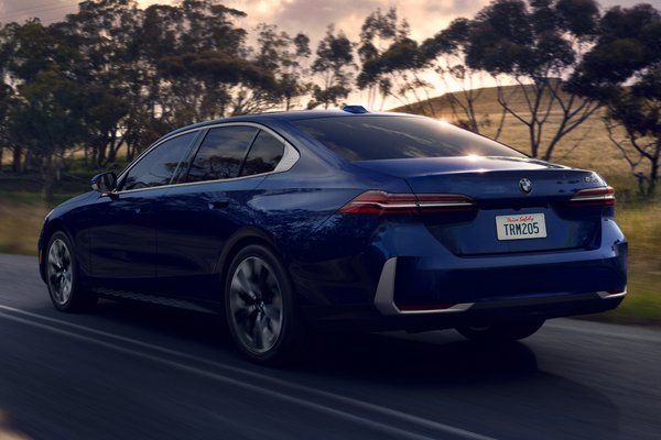 2024 BMW 5-Series 530i sedan