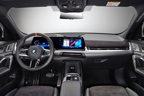 2024 BMW X2 Interior