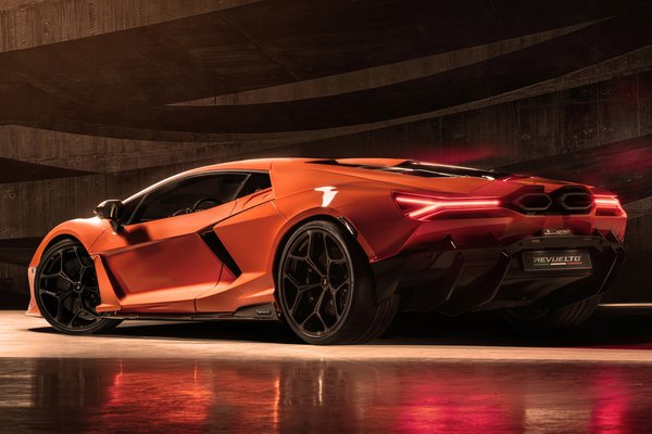 2024 Lamborghini Revuelto