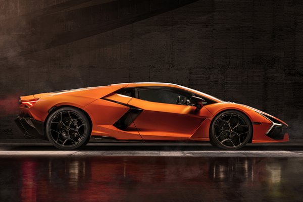 2024 Lamborghini Revuelto