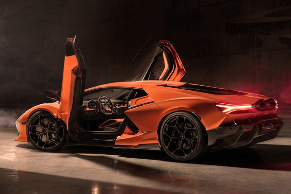 2024 Lamborghini Revuelto