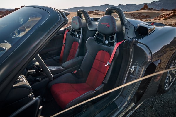 2024 Porsche 718 Spyder RS Interior