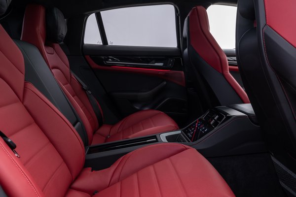 2024 Porsche Panamera Interior